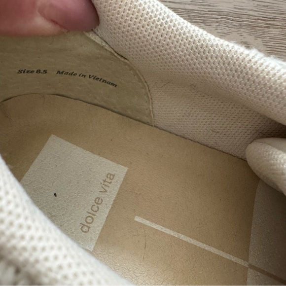 Dolce Vita Dolen Sneakers in Sandstone Knit color
Size 8.5 - Picture 12 of 13